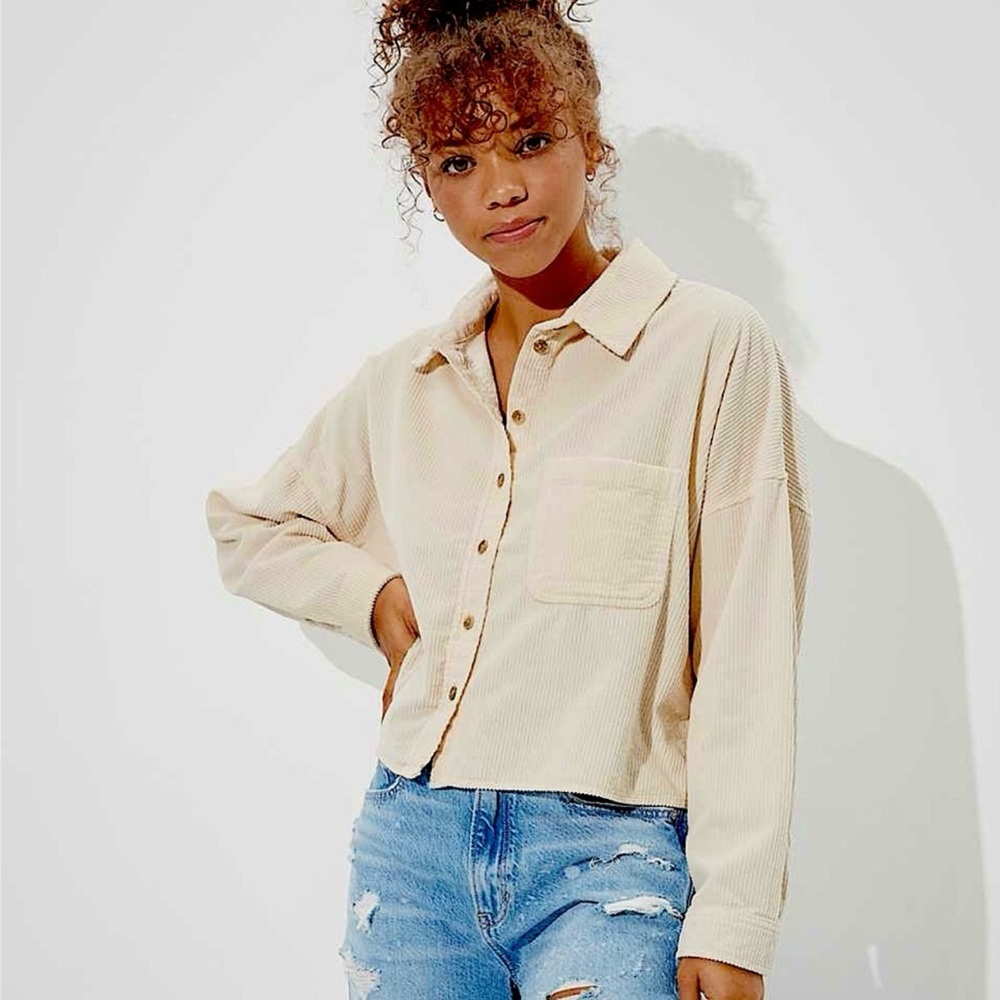 American Eagle Women’s Cream Corduroy Cropped Oversized Shirt Size M